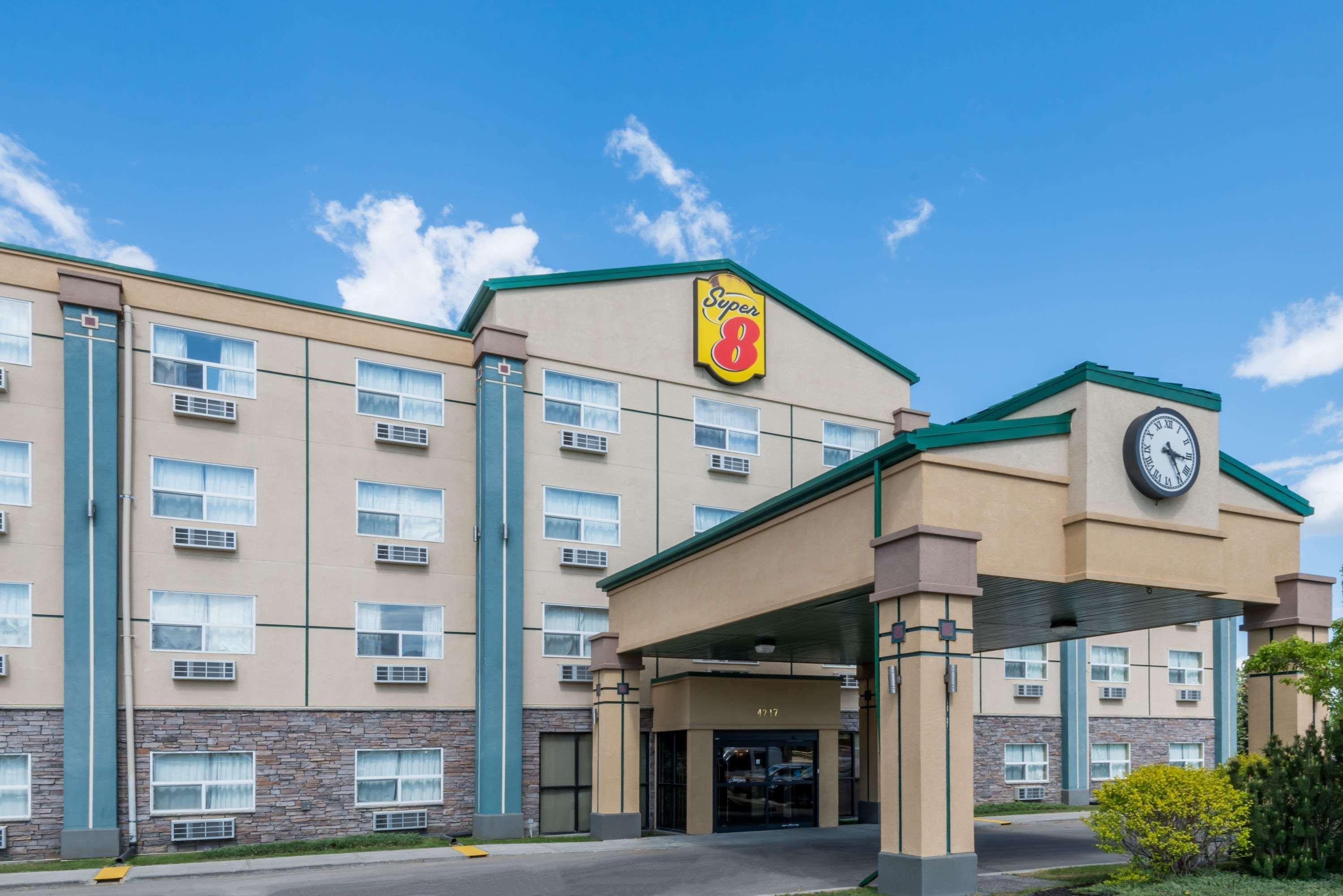 Super 8 By Wyndham Red Deer City Centre Exterior photo