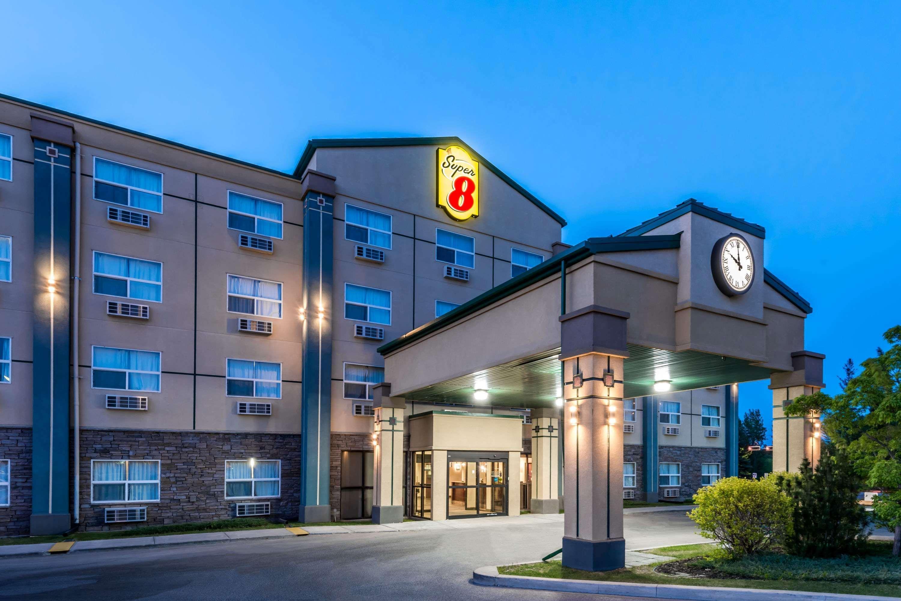 Super 8 By Wyndham Red Deer City Centre Exterior photo