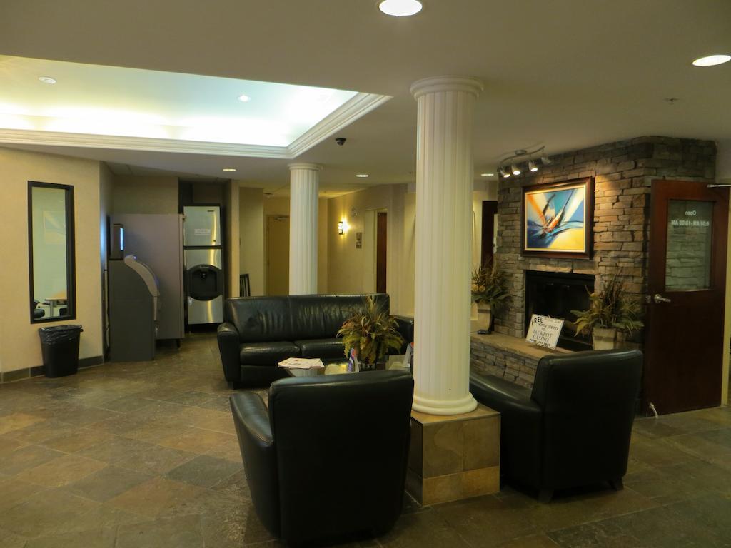 Super 8 By Wyndham Red Deer City Centre Exterior photo